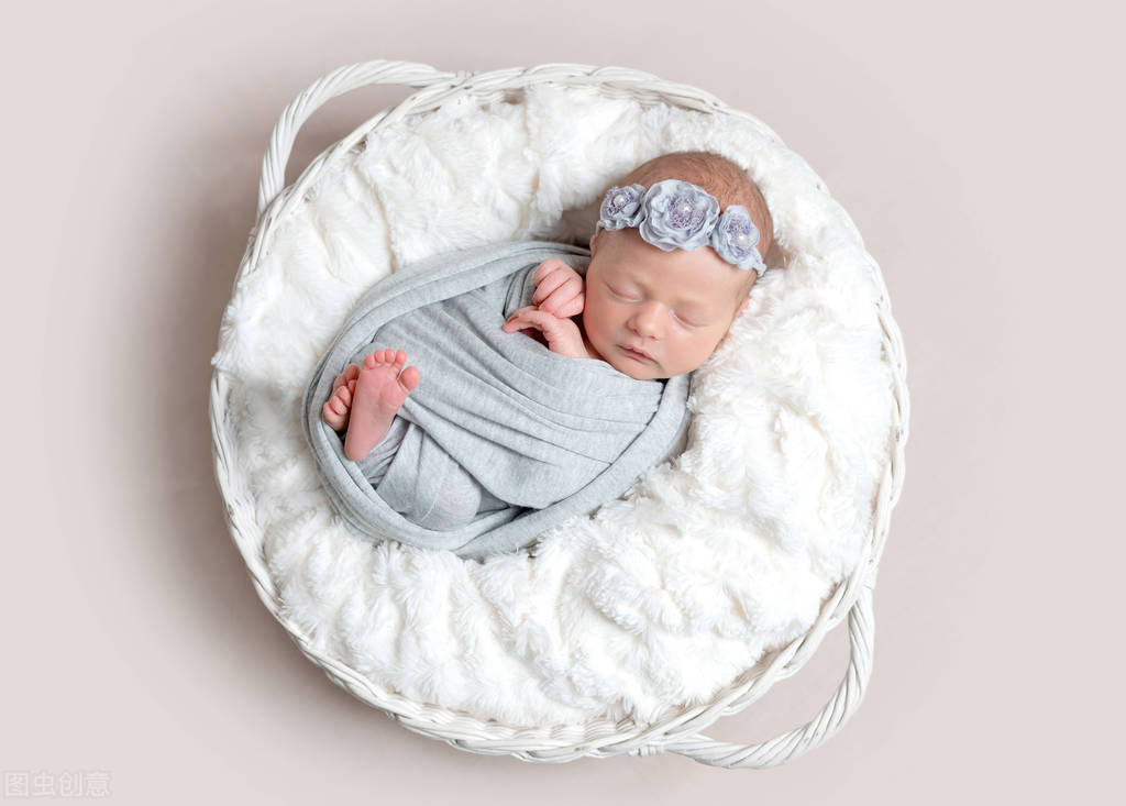 新生儿裹襁褓反而睡不好,新生儿裹襁褓作用