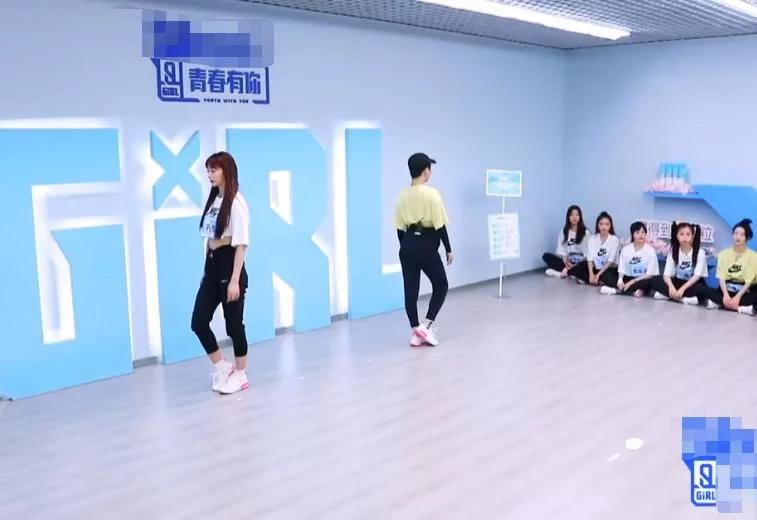 虞书欣和孔雪儿跳舞视频,虞书欣跟孔雪儿撞色