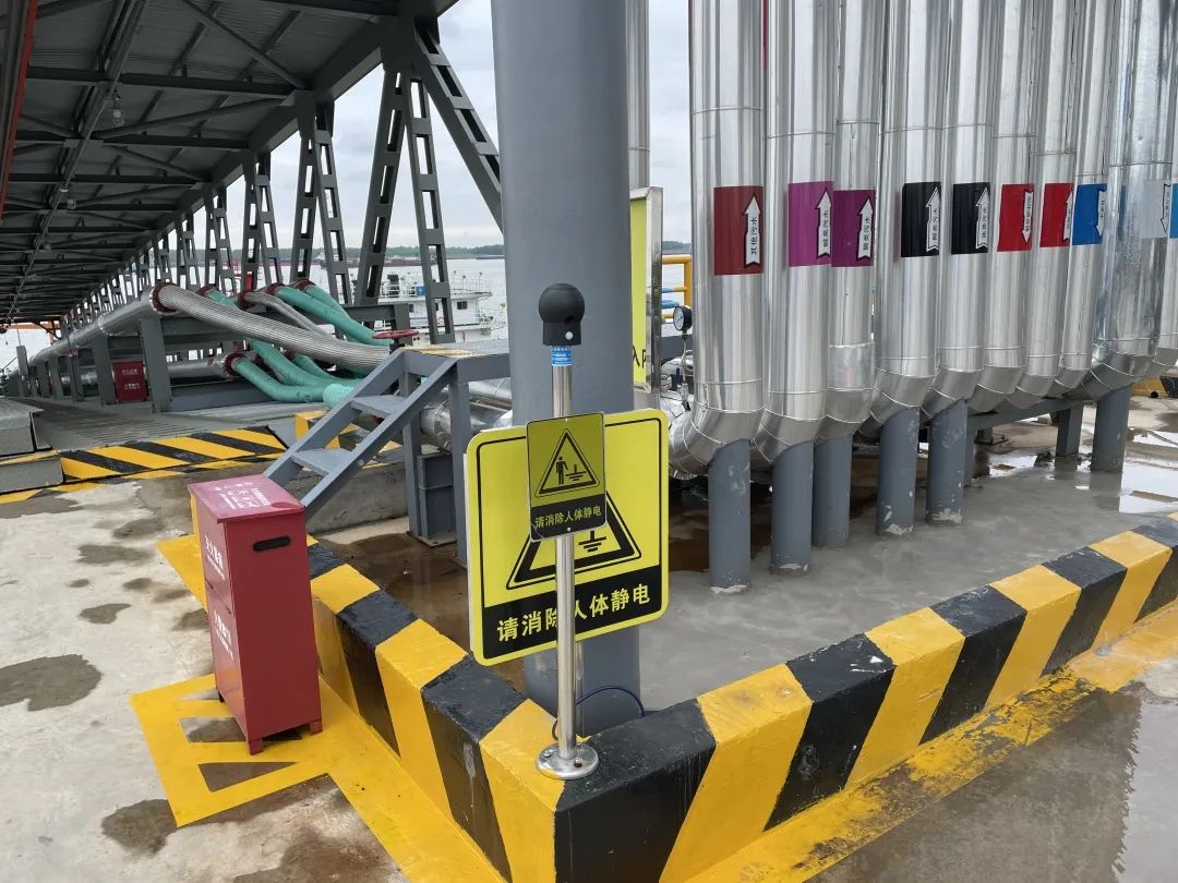 长江船舶洗舱,长江上的船舶怎样洗澡