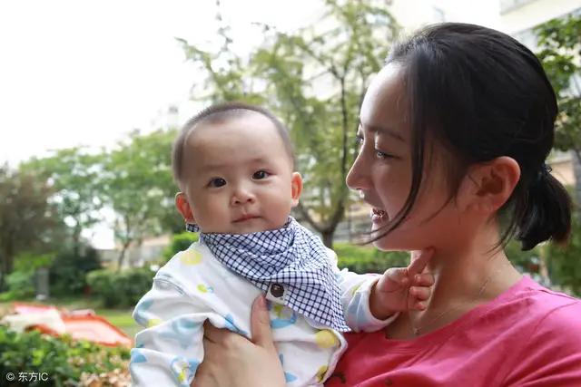 老人帮不上忙,年轻人不想辞职,0~3岁幼儿该咋管?