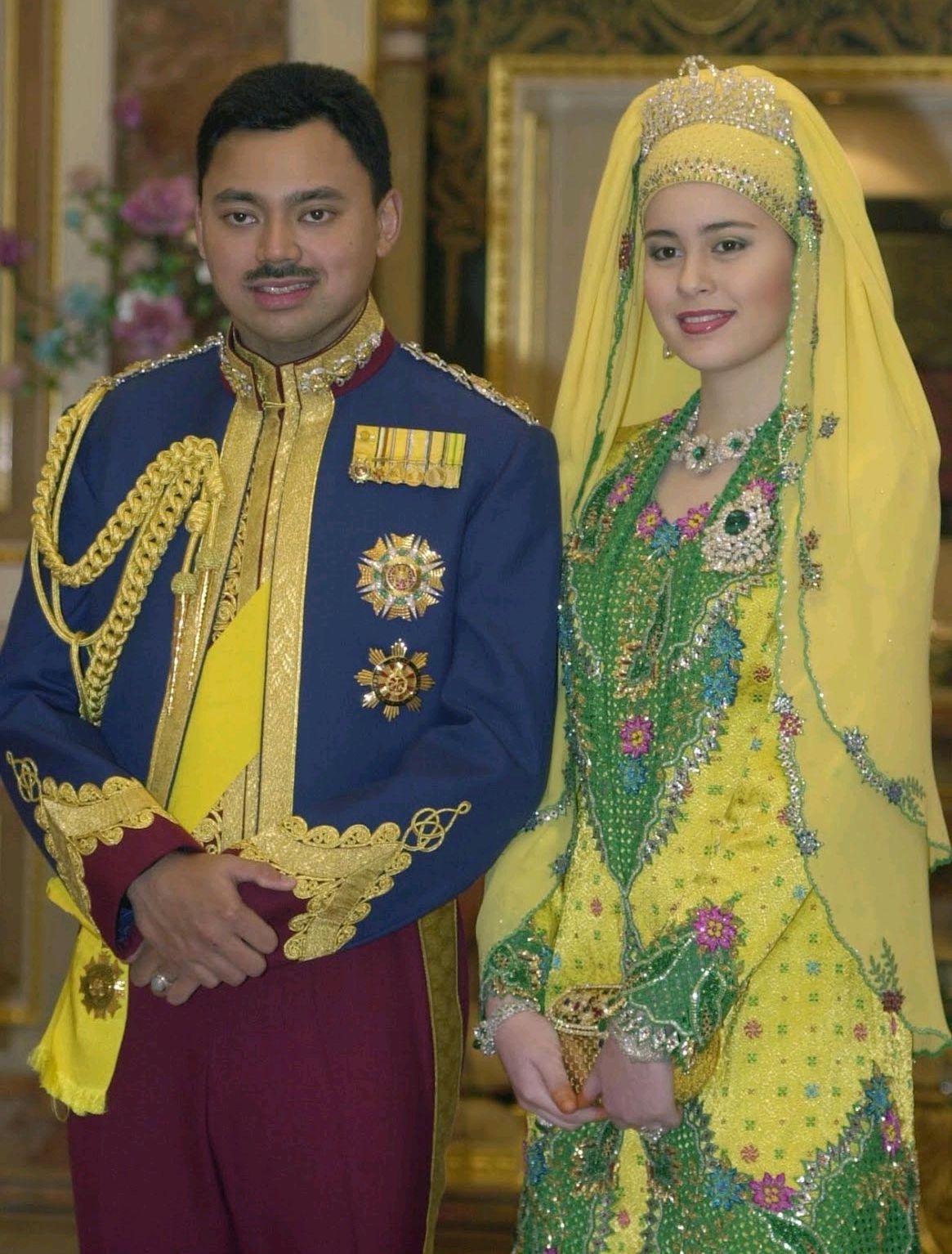 文莱王室的王冠和珠宝,文莱亲王有多奢侈