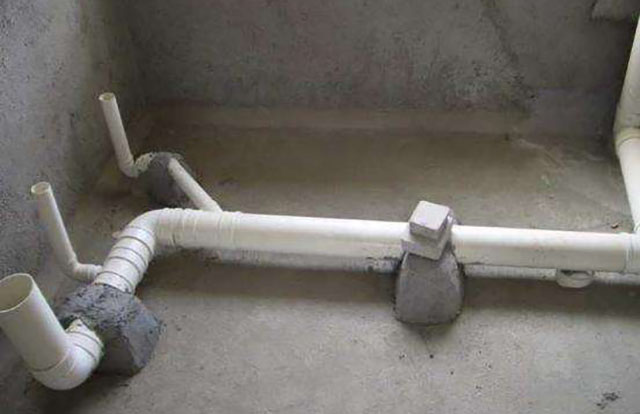 马桶位置不合理卫生间怎么布局,马桶不合理想移位怎么办