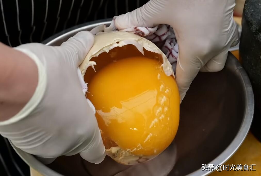 大厨做鸵鸟蛋正确食用方法,鸵鸟蛋烧菜