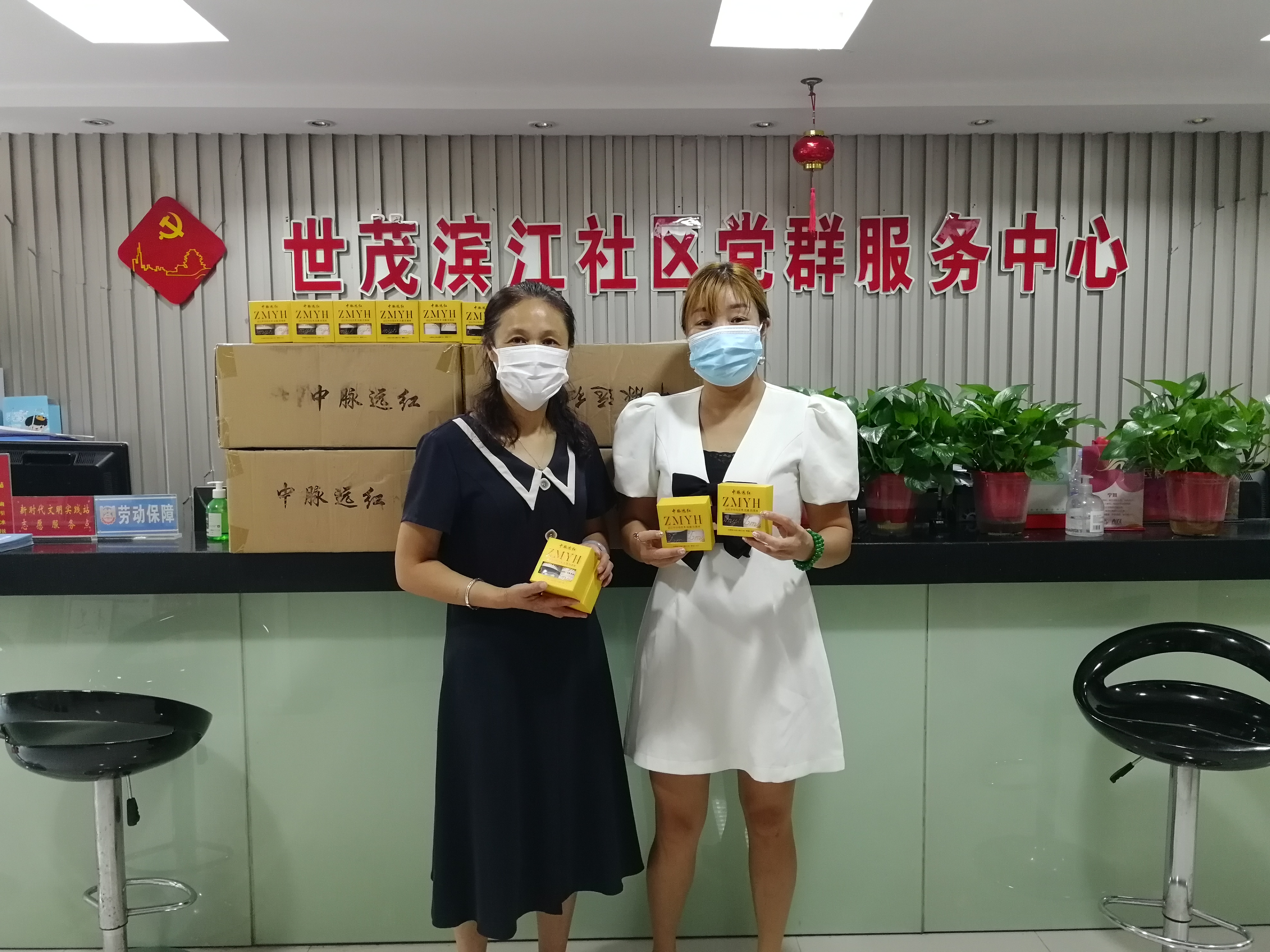 区街新闻|70多幅照片记录世茂滨江社区辖内志愿者,南京感谢你们