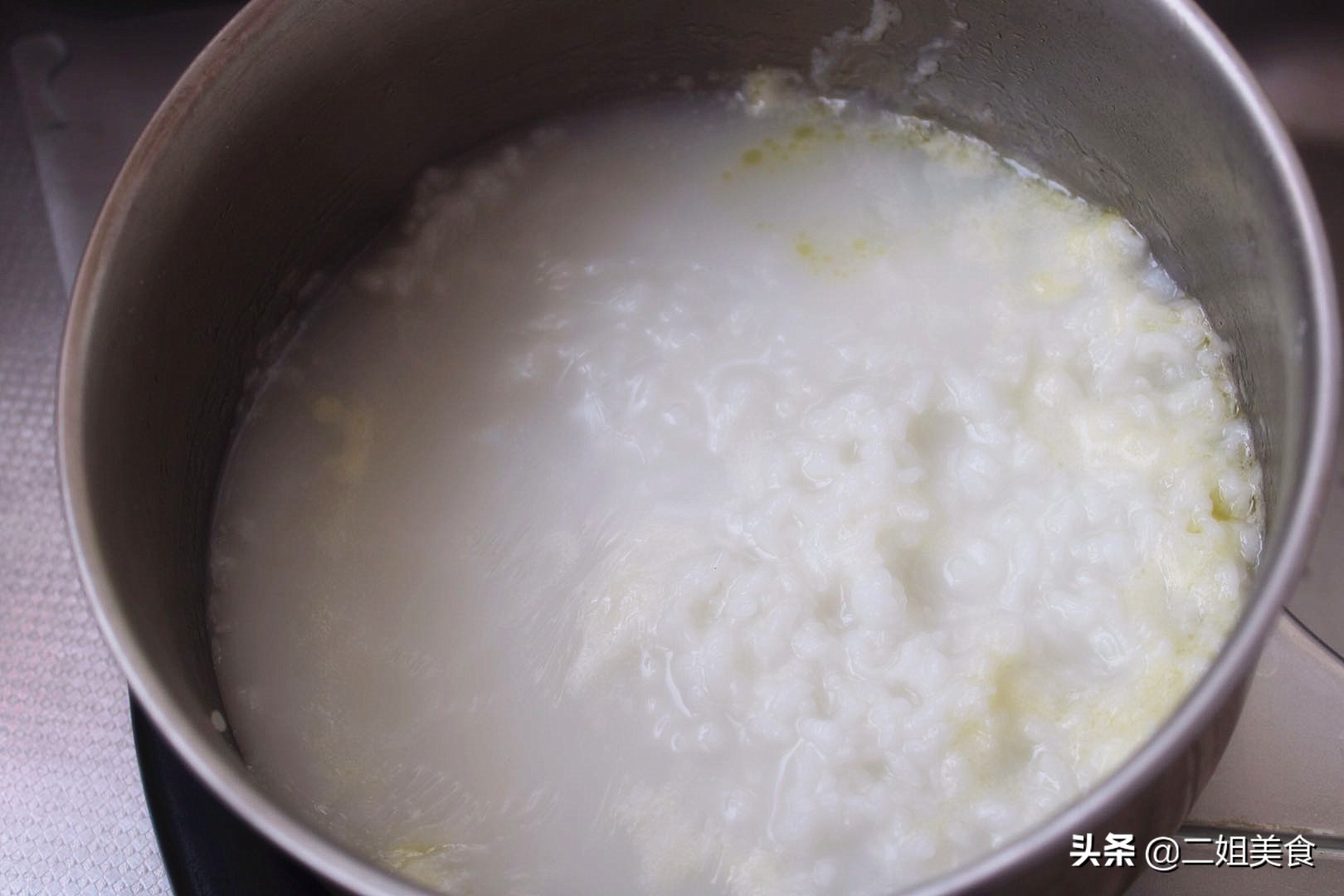 煮粥老是溢锅不如记住这几个技巧,煮粥外溢怎么办