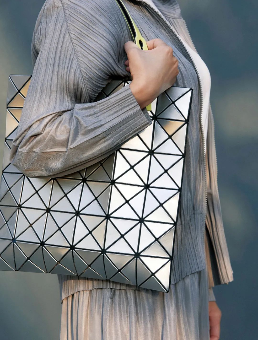 初入职场质感包包推荐,三宅一生包包属于什么档次的包包