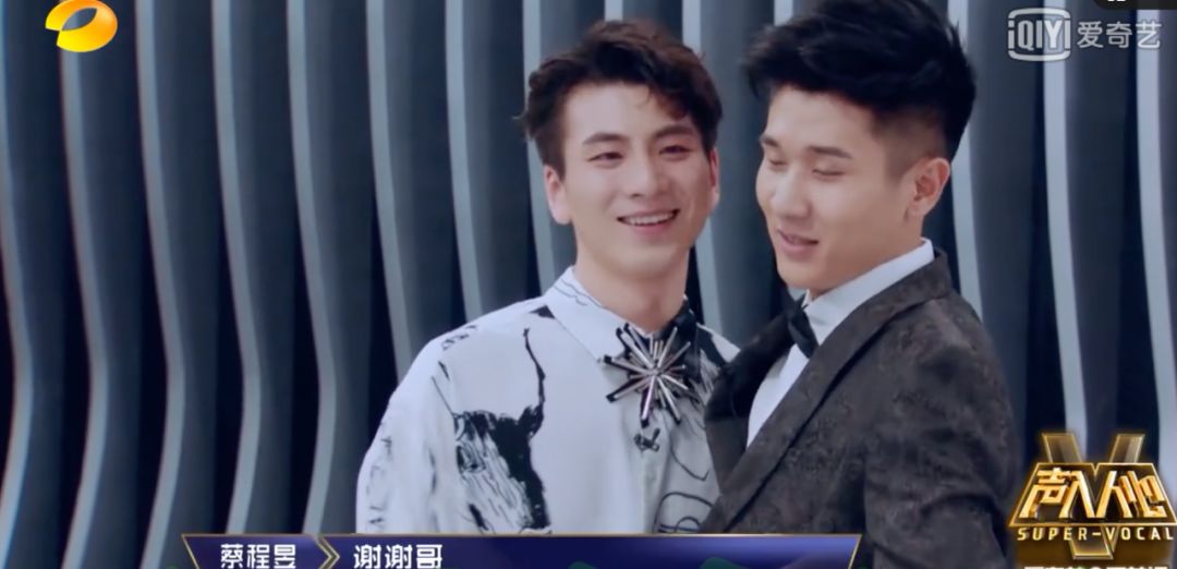 一开始我以为爱上了实力派,没想到他们还全是梗王