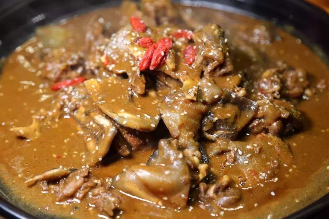 开在桥上饭店武汉,鹦鹉洲大桥下的餐馆