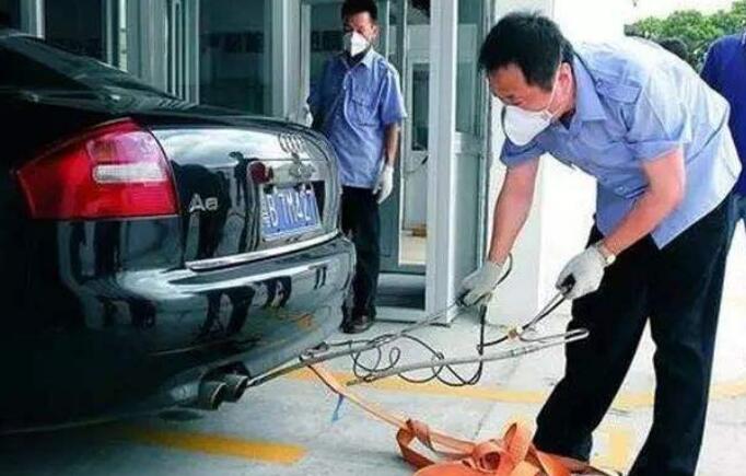 汽车贴了车膜可以过年审吗,汽车贴了膜不能上牌吗