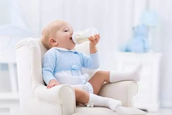 有远见父母不会纵容孩子,宝妈们该如何正确的混合喂养