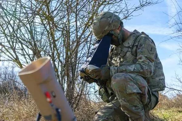 解读介于巡航导弹和无人机之间的智能*器武**——游荡导弹