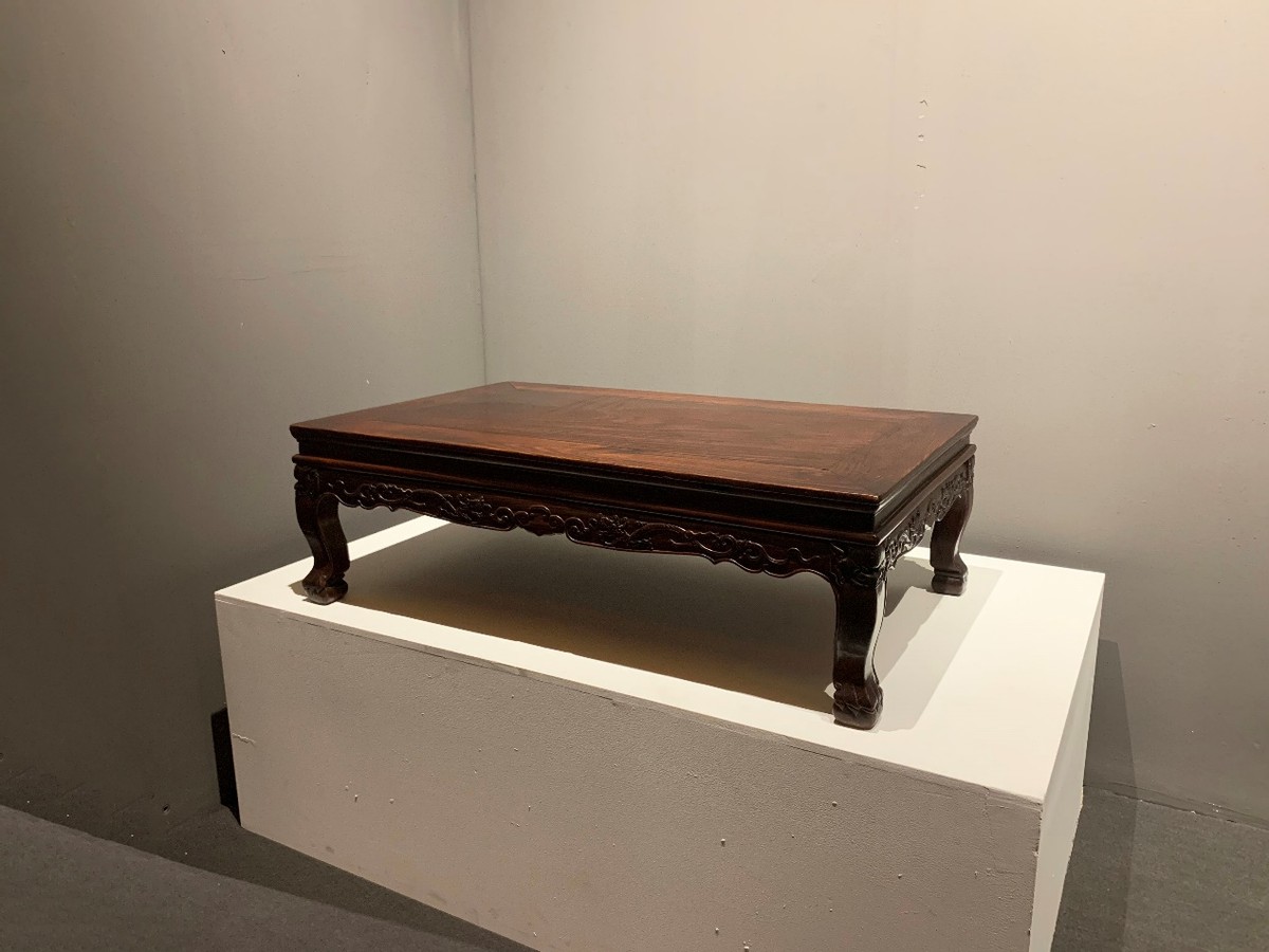 黄花梨小炕桌一百多年的值多少钱,黄花梨透雕螭龙纹炕桌