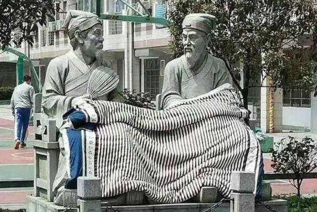 大学生晒被子的搞笑方式,盘点大学生花式“晒被子”名场面