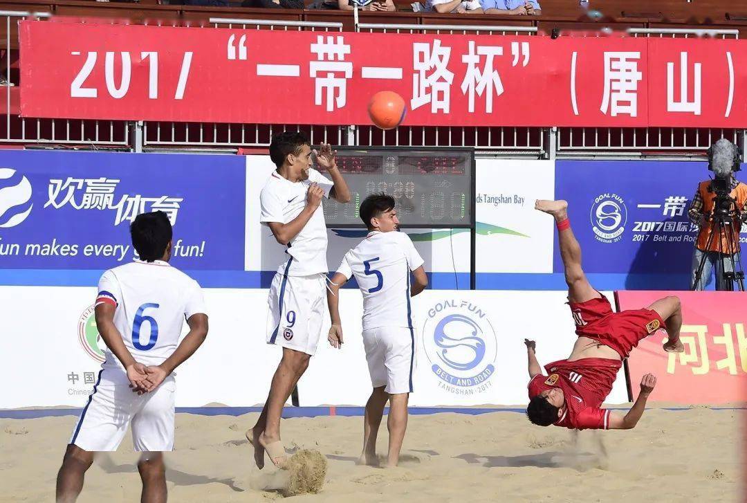 足球发展史带你了解足球——沙滩足球