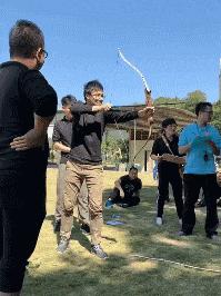 男子被车撞出3米求生欲,求生欲创造奇迹男子被撞