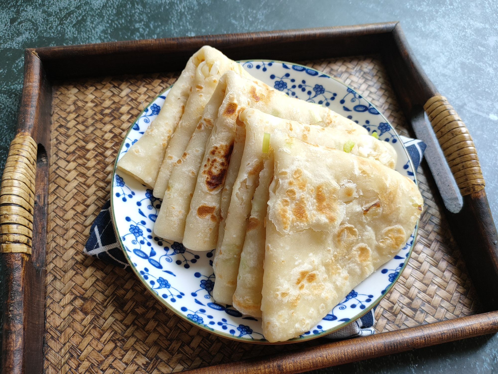 烙饼怎么和面才能柔软好吃,烙饼想要柔软层多学会这几个诀窍