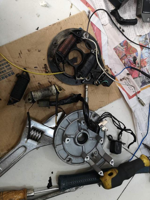 本田摩托车幼兽70c,改装老款铃木摩托