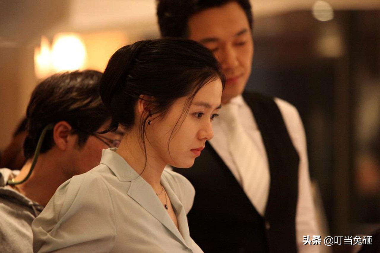 《白夜行》唐泽雪穗：我只是用从成年人身上的恶，来回报这个社会