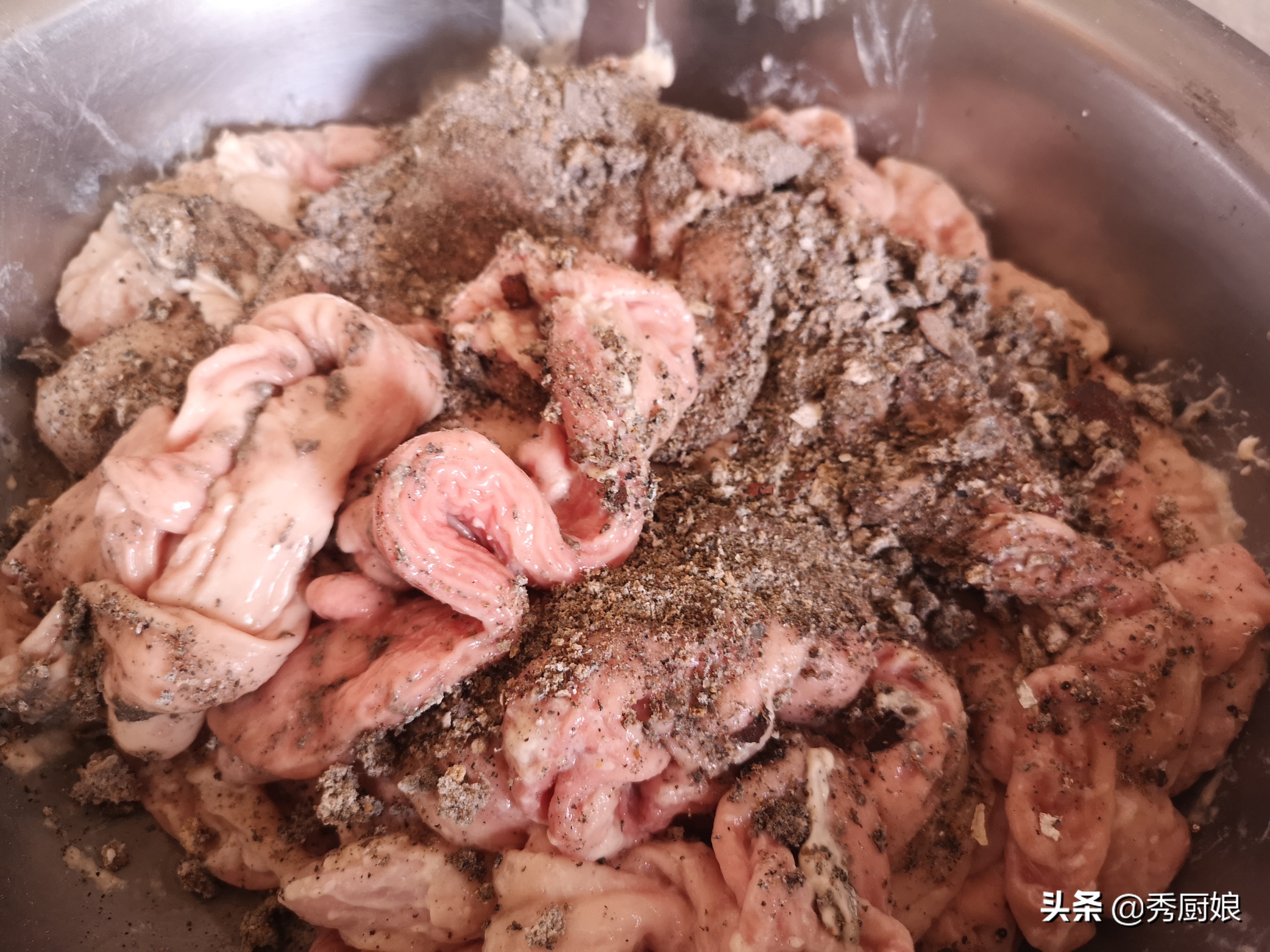 猪大肠用面粉怎么清洗,清洗猪大肠用生粉可以吗