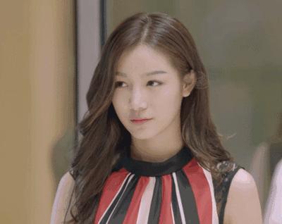 想与时尚并肩而行，不妨向周雨彤学习白色穿搭，让你美的与众不同