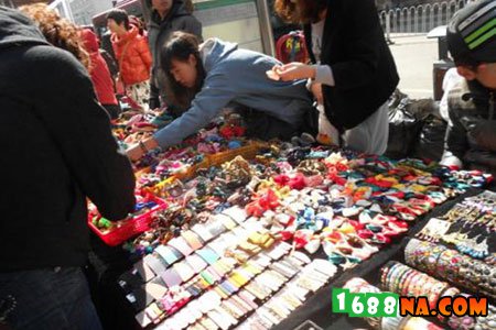 摆地摊经验摆地摊卖什么最吸引人,摆地摊技巧摆地摊什么最好卖