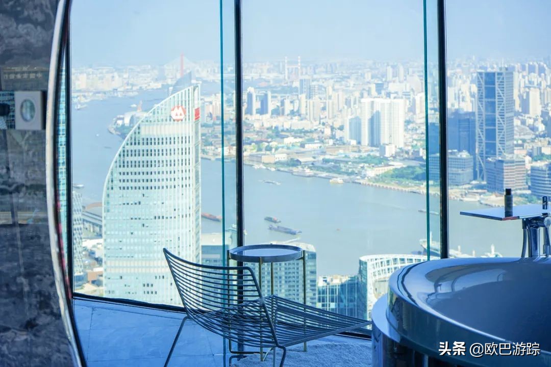 上海东方明珠塔里藏了一个酒店,你知道东方明珠有个酒店吗