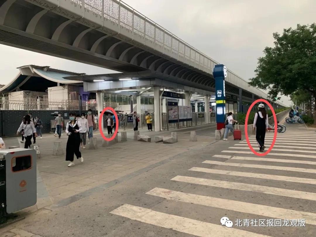 地铁回龙观站门口“黑车”老是“打游击”该如何治理？