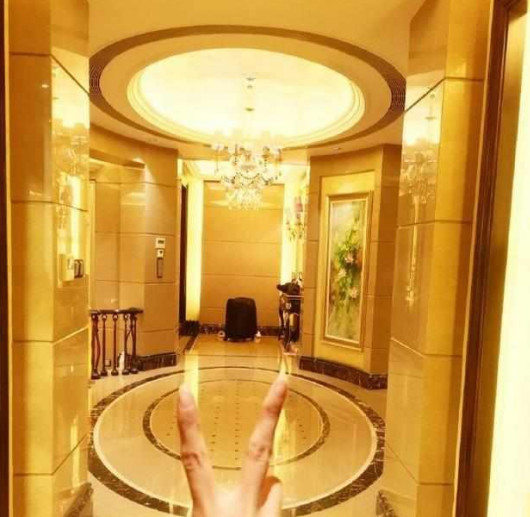 还记得《极乐宝鉴》的女一号吗？如今豪宅相伴清纯可人