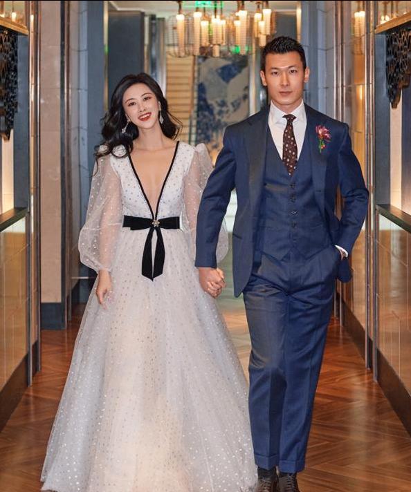 朱珠的放*情纵**史，与世界顶级富豪擦肩而过，靠美貌征服了5个男人