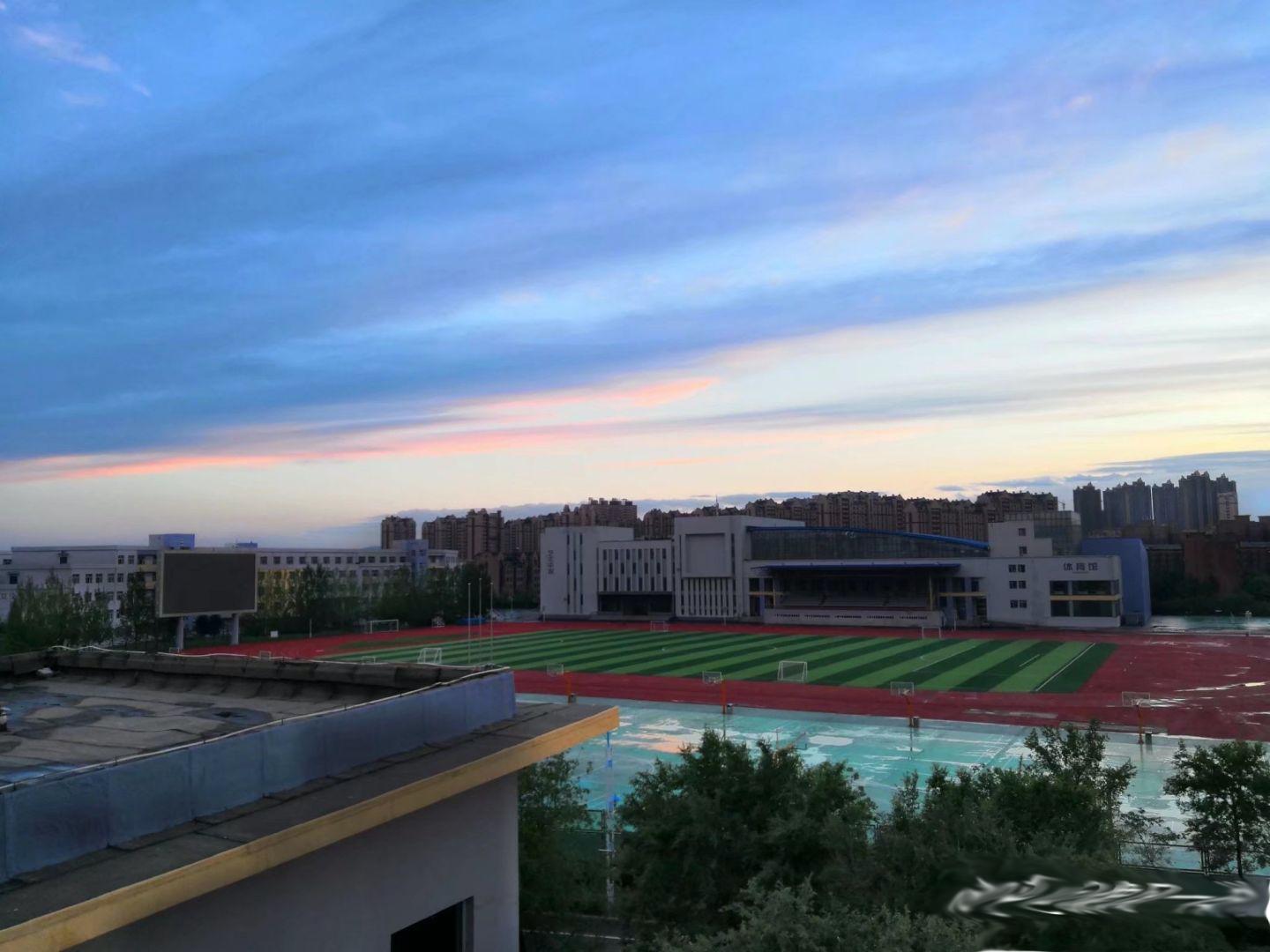 打完球接着吃饭睡觉好不好,打完球再吃晚饭好不好