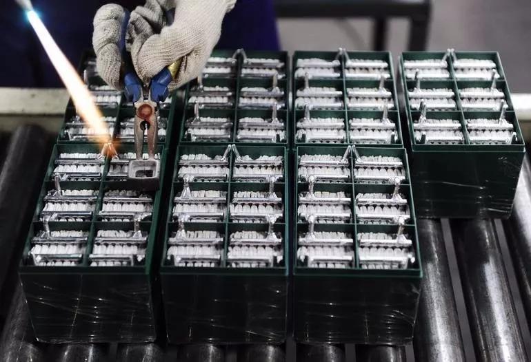 天冷电动车电池,天冷电动车充不进电灯一直绿色的