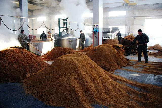 泥坑酒有名吗,沉浸式感受泥坑酒文化之美