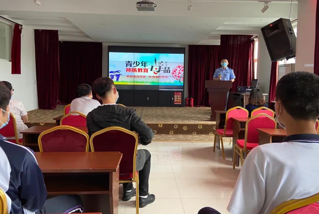 禁毒进校园携手同行抵制毒品,拒绝毒品珍爱生命禁毒宣传进校园