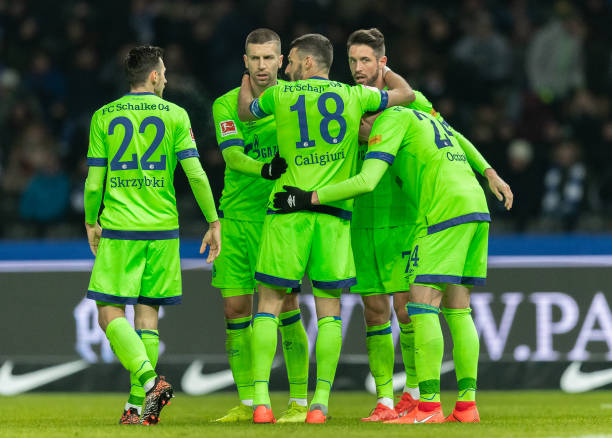 沙尔克04大将险遭拉姆塞断腿悲剧！受伤瞬间隔着屏幕都感觉到疼！