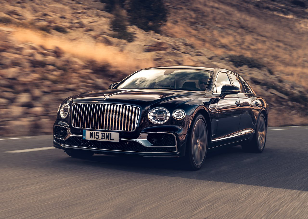 289万的全新宾利飞驰全球首撞，隔着屏幕都觉得心疼