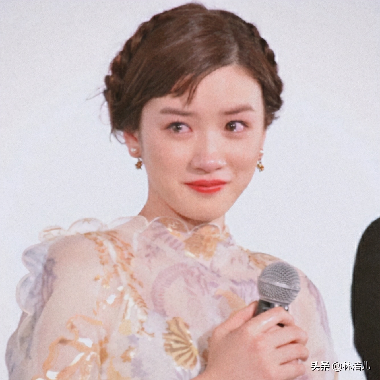 杨紫脸型变美,杨紫鼻基底前后对比