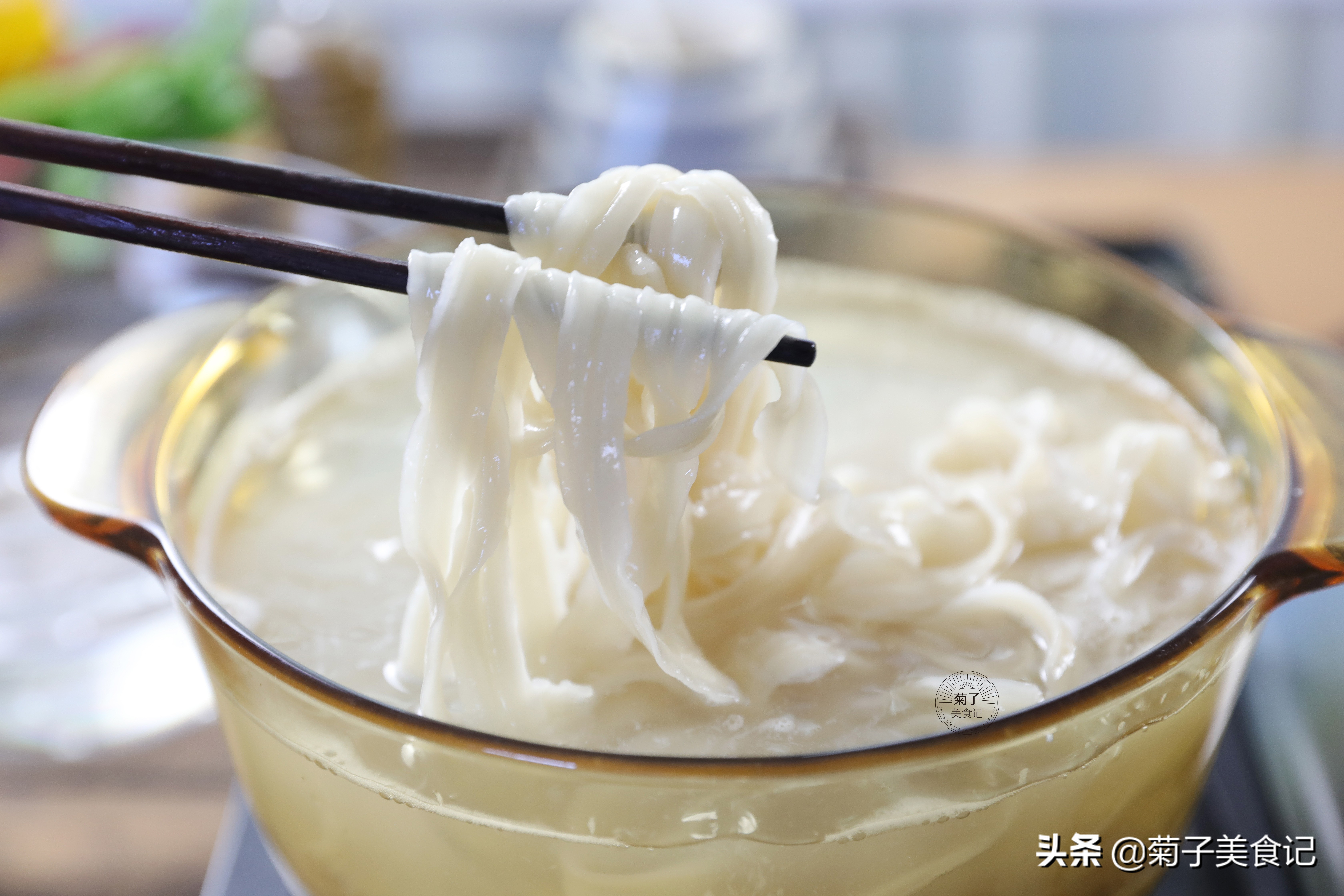 油泼面的做法详解,油泼面的做法简单易学的