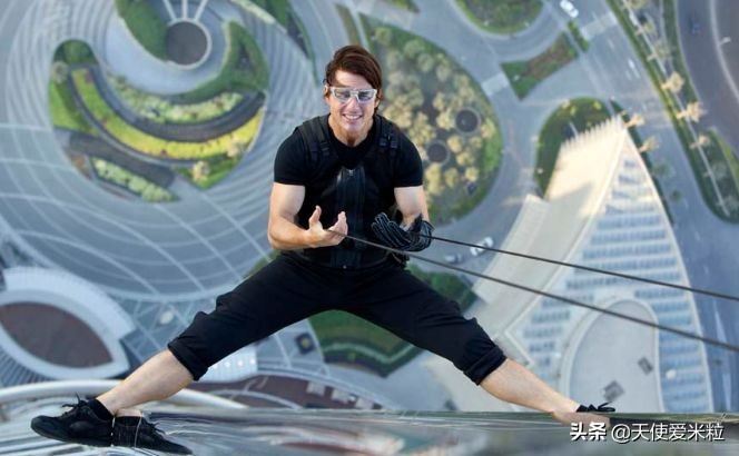 57岁阿汤哥比24岁黑人养子年轻太多！星二代是光环还是诅咒？