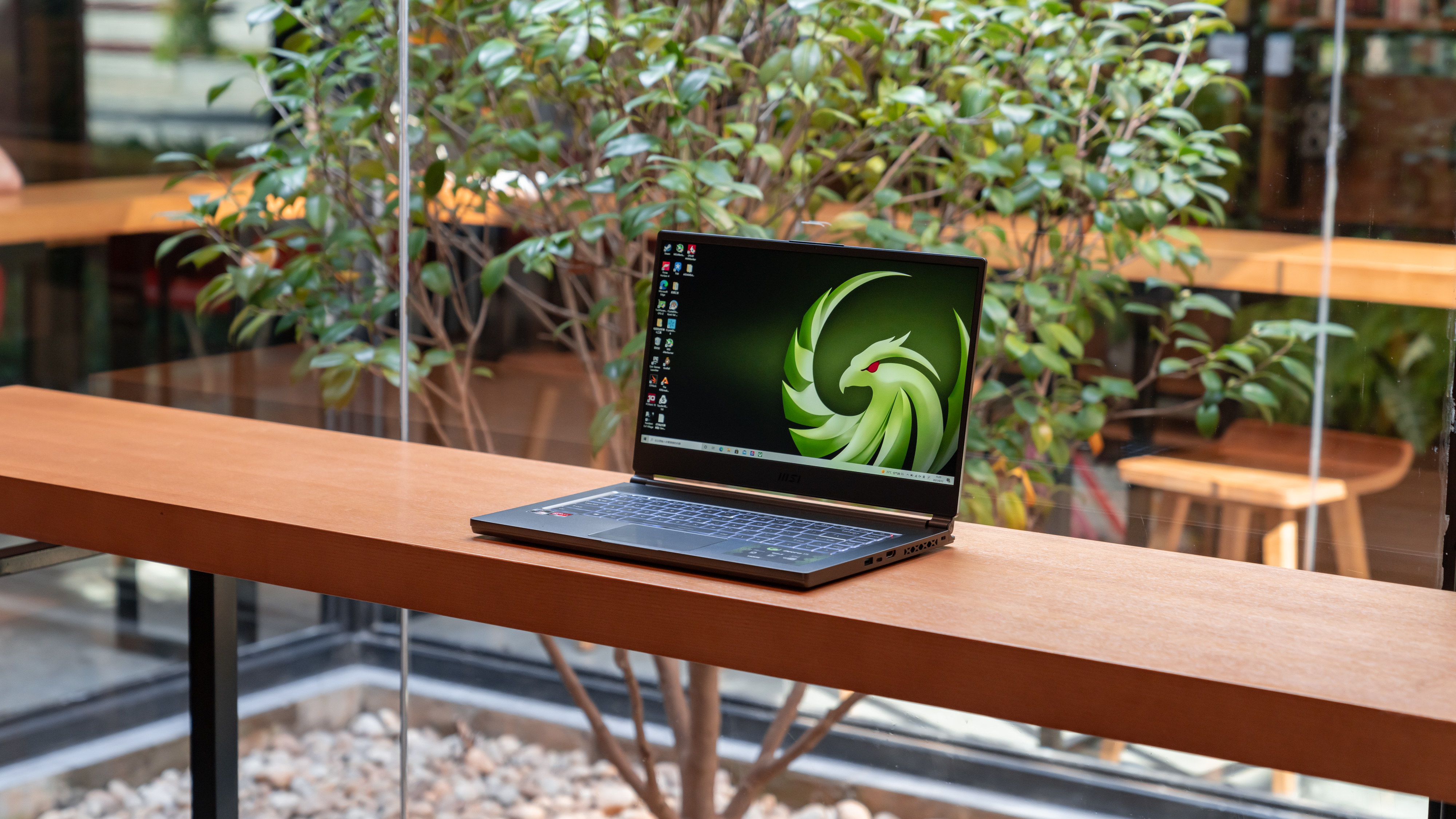 微星幻影15游戏测试,微星幻影15对比勇者