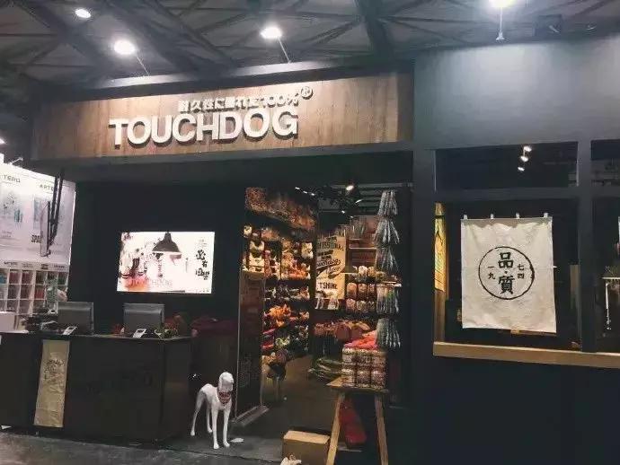 做了15年宠物服饰，这次我们做了个萌宠试衣间|它它李伟波