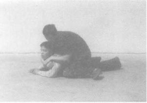 警用防暴棍和匕首警拳,警用防暴橡胶棍杀伤力