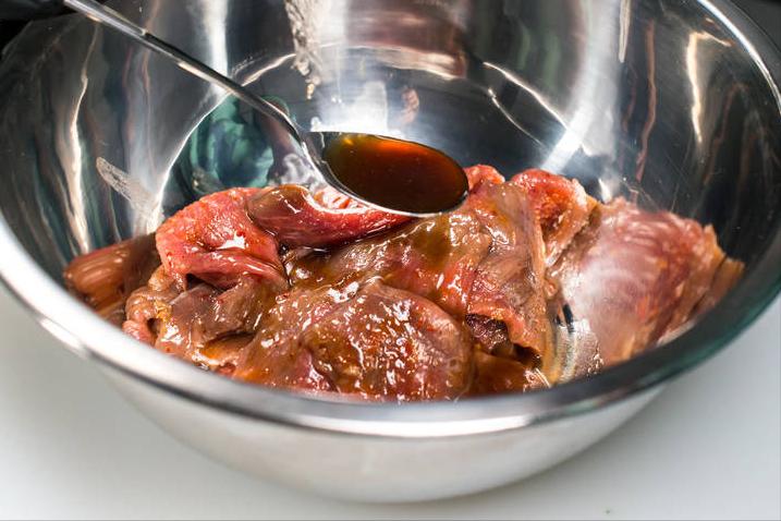 炒瘦肉怎么都炒不嫩是怎么回事,炒瘦肉发硬怎么回事