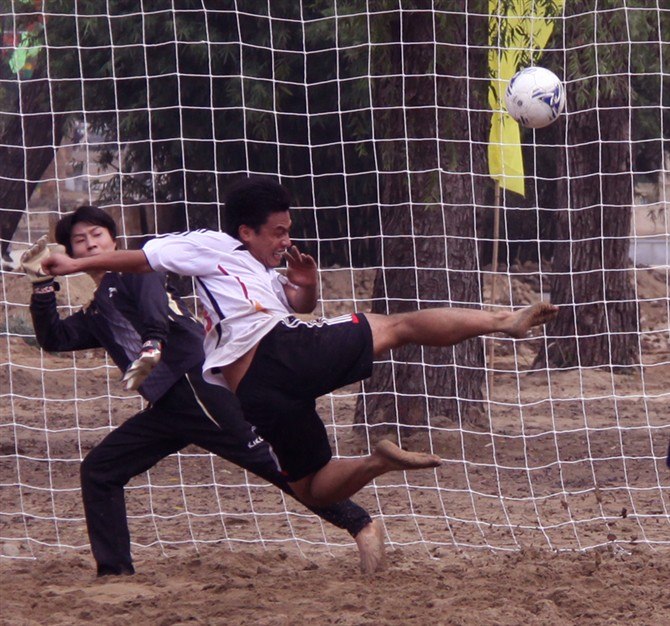 洪泽“足球小子”楚兵:大手牵小手,共筑足球梦