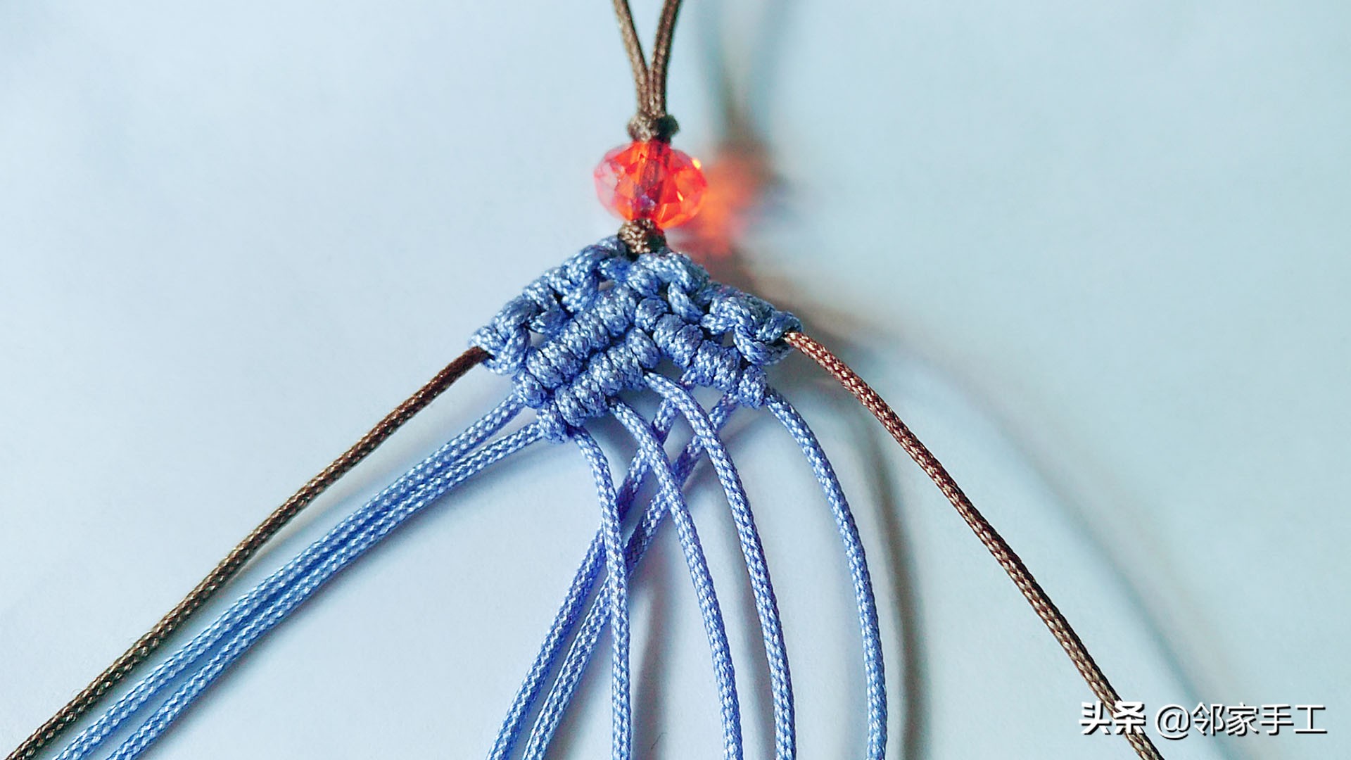 编蝴蝶手机挂件教程,带扣子的手机挂件编法