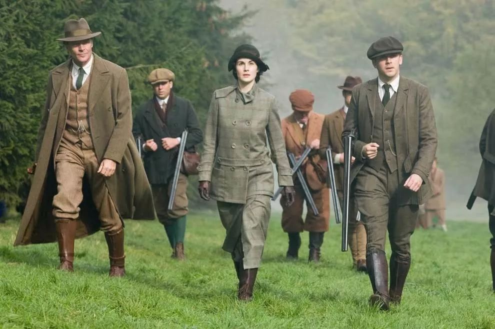 粗花呢西装搭配酒红色西裤,新中式复古风西装穿搭