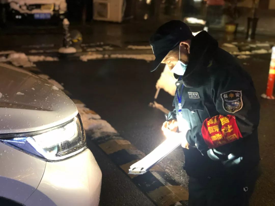 疫情防控风雪中的坚守者们,风雪中的坚守致敬一线防疫人