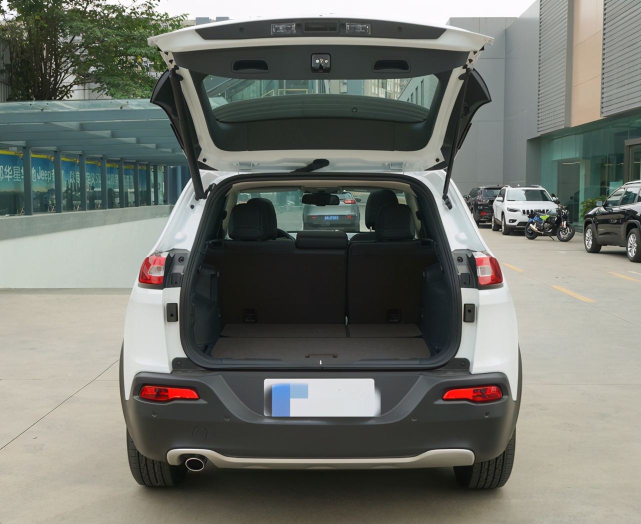 吉普自由光油耗一公里多少钱,17款吉普自由光油耗多少