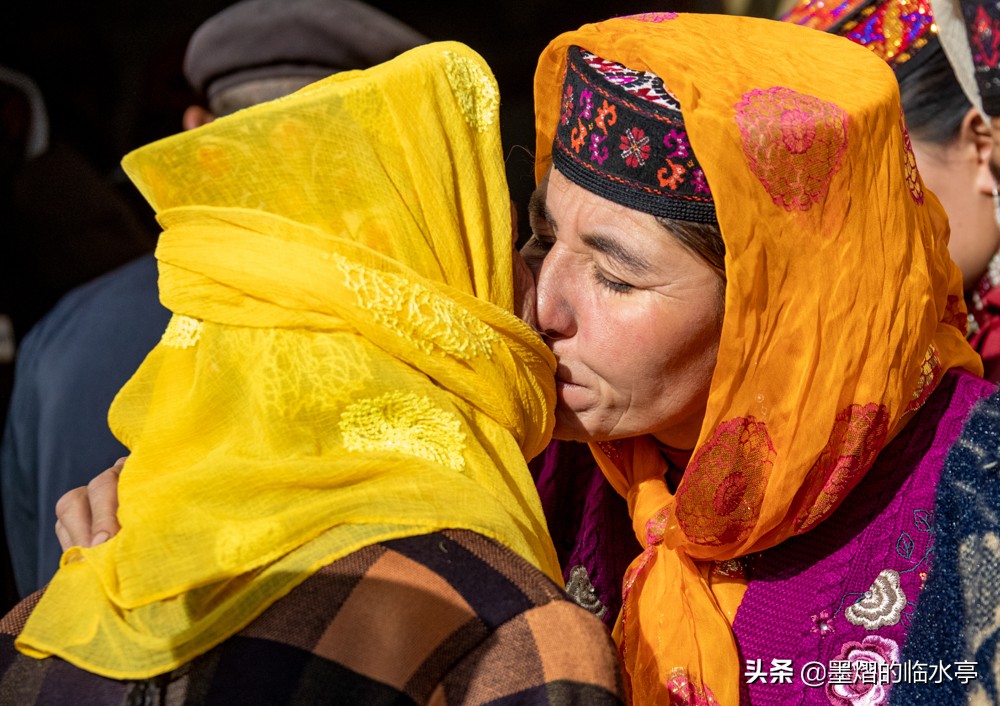 塔吉克斯坦有亲吻礼吗,塔吉克族亲吻真实感受