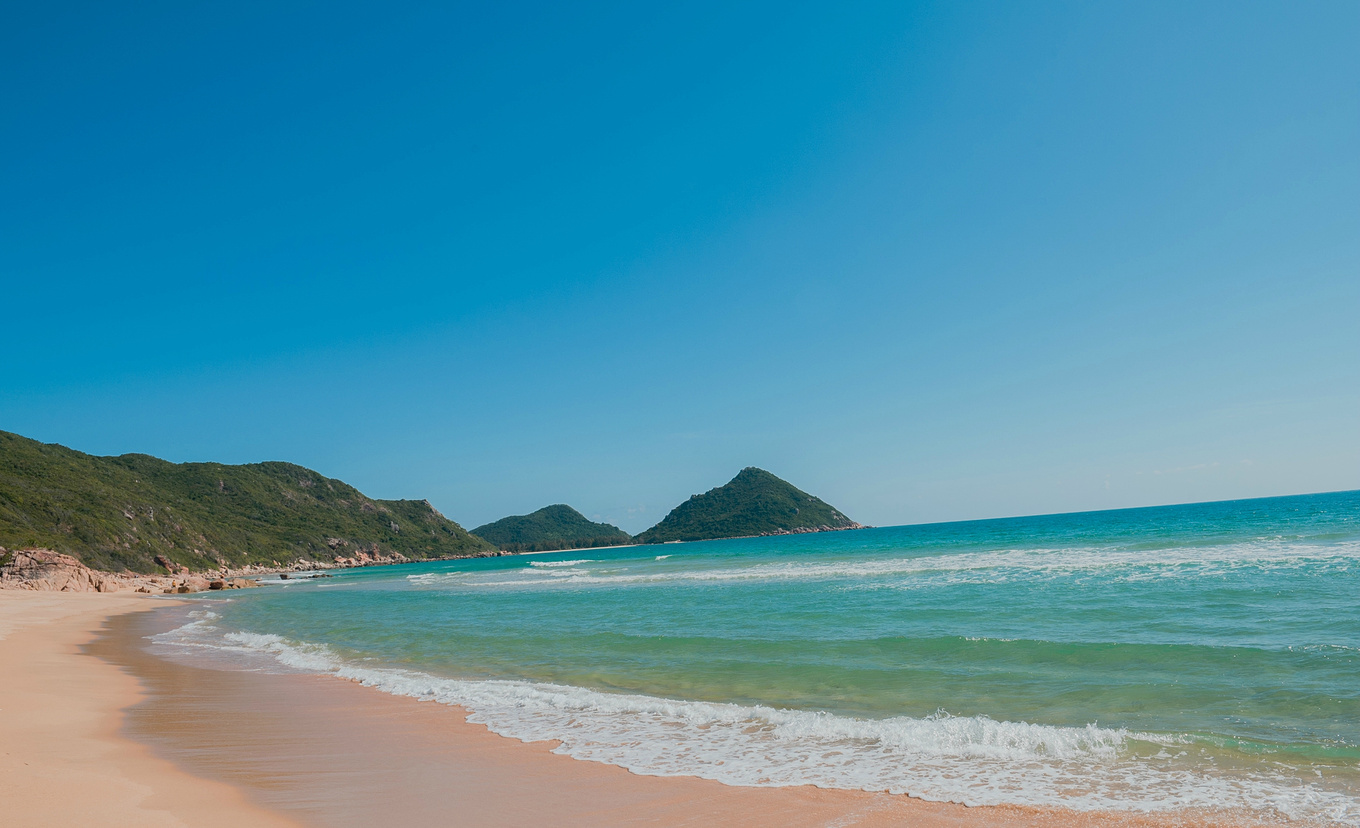 你在南方瑟瑟发抖，我在这里遛娃、看猴、赶海····