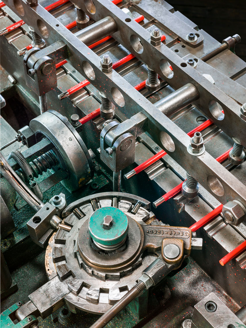 铅笔原来是这样做出来的,铅笔的制作过程是怎么样的